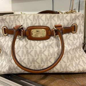 Michael Kors purse & matching wallet
